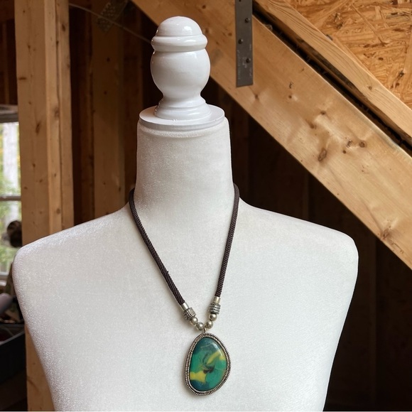 Vintage Chico's Blue Green Resin Pendant Boho Necklace Brown Rope Chain - Picture 3 of 11